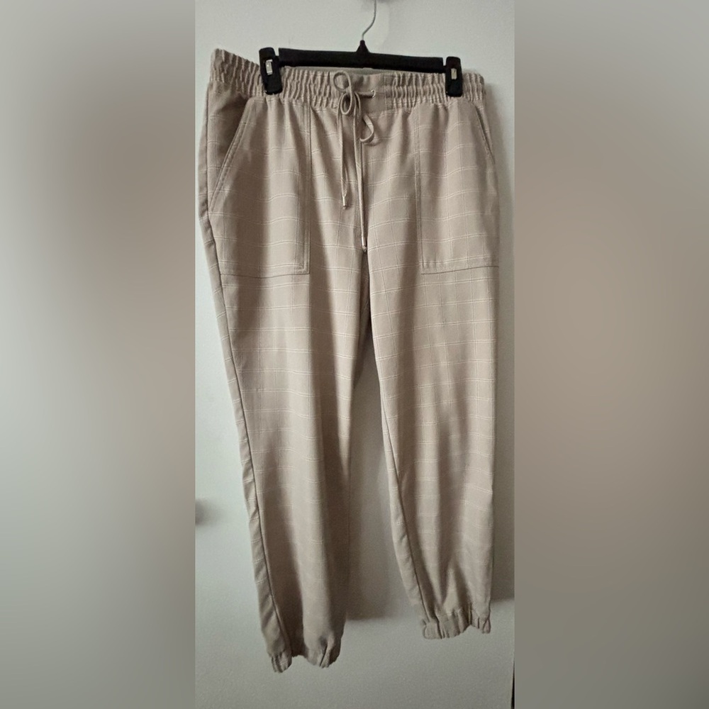 Nine West Woman’s Beige/Plaid  Pants/Joggers/Adjustable Elastic  Waist Size L